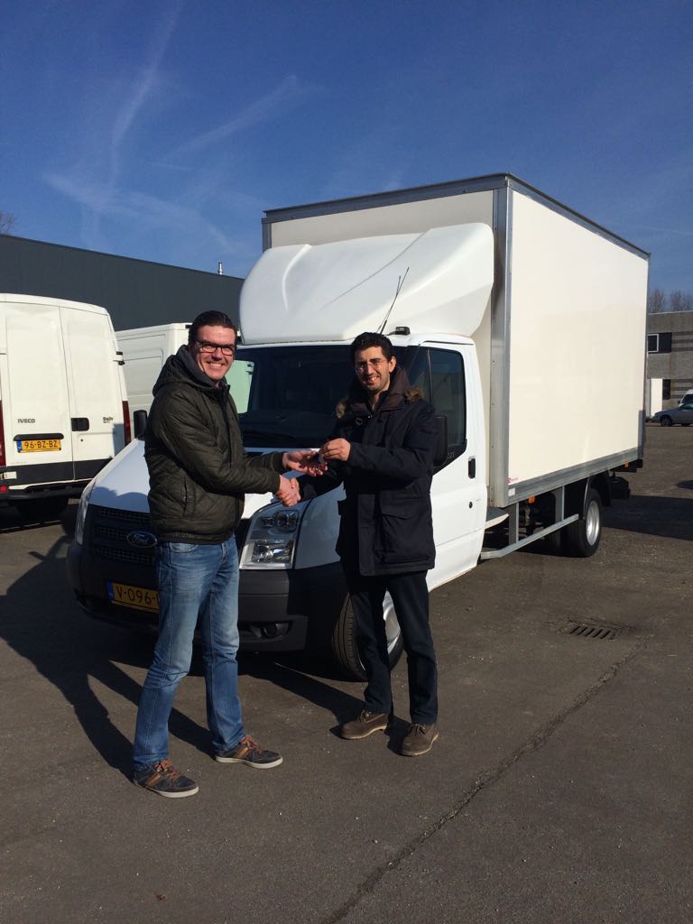 Verhuiswagen met laadklep