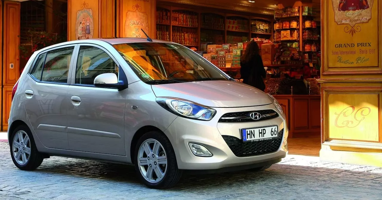 Hyundai i10 min